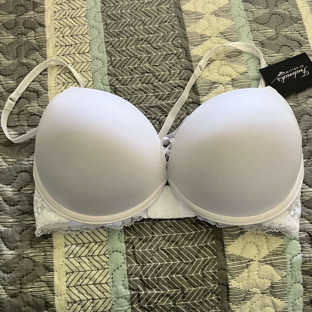 - One Fredrick’s of Hollywood add 2 cups push up bra! New with tags